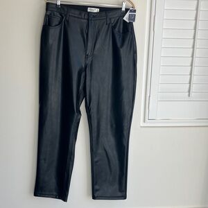 ABERCROMBIE Curve Love High Rise 90s Straight Vegan Leather Pant Women’s 33/16R